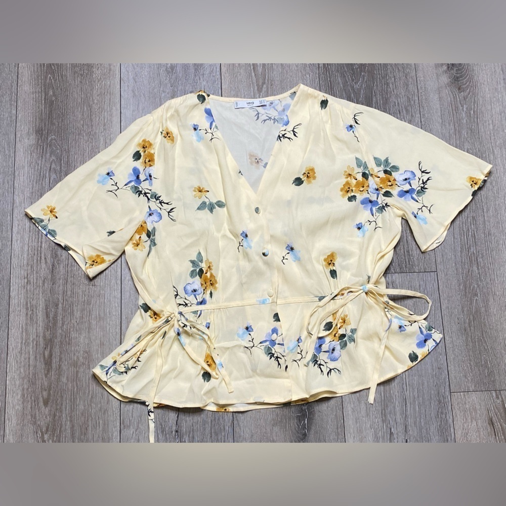 MNG Basics Women’s Yellow Cropped Floral Blouse Size 6
